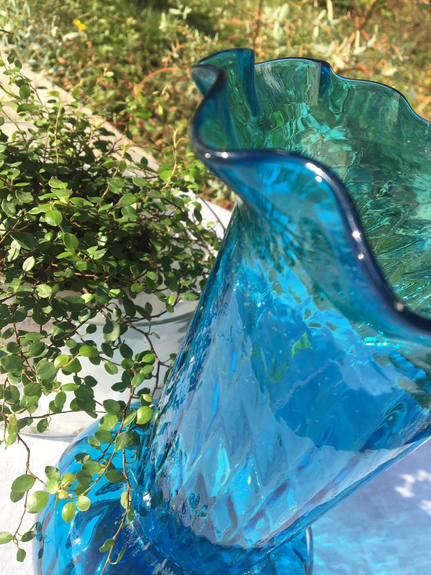 Vase corolle verre bleu
